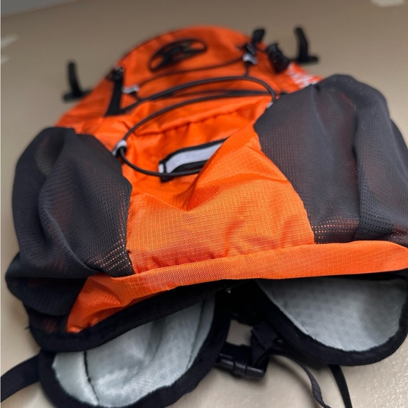 NEVO RHINO Orange/Black Hydration Backpack BLADDER & STRAW NOT INCLUDED - Picture 3 of 8